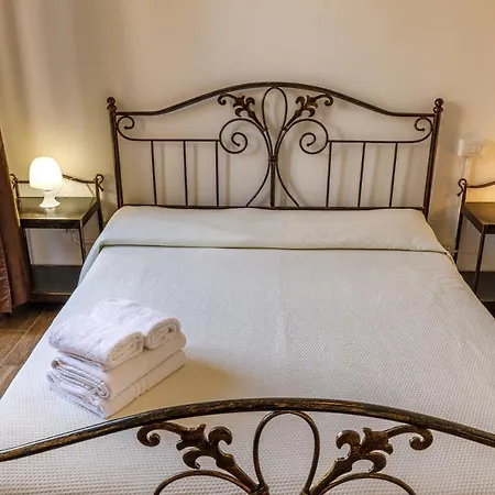 Onlyrooms I - & Secure Area Penzion 4*