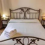 Onlyrooms I - & Secure Area Guest house 4*