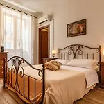 Onlyrooms I - & Secure Area Гостевой дом Кальяри