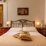 Vendégház Onlyrooms I - & Secure Area 4*
