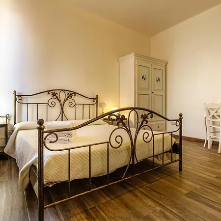 Onlyrooms I - Free Parking & Central Vendégház