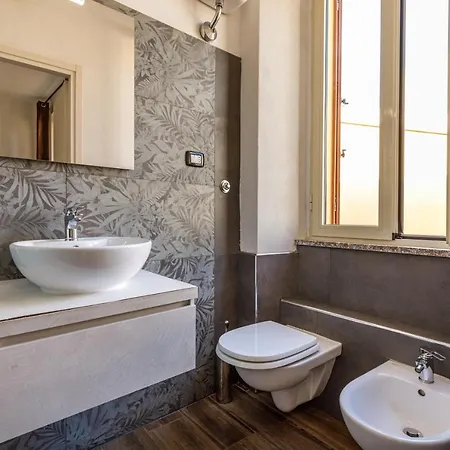 Onlyrooms I - & Secure Area Guest house 4*