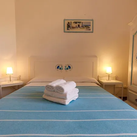 Onlyrooms I - & Secure Area Guest house 4*