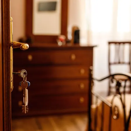 Onlyrooms I - & Secure Area Guest house 4*