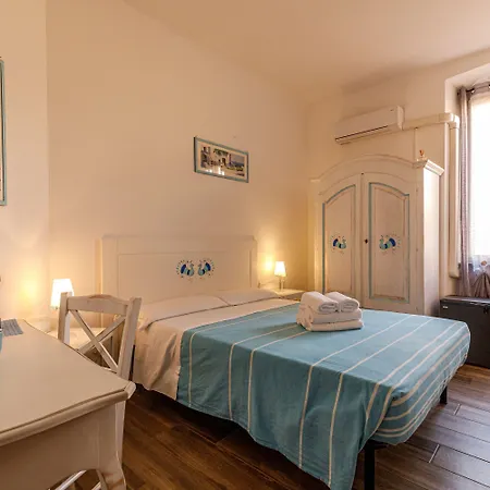 Onlyrooms I - & Secure Area Guest house 4*